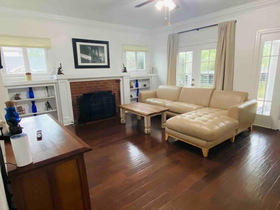 Stylish Gated 1,000sq Ft 1br + Bonus Br In Weho Private Designated Garage Chalet Los Angeles