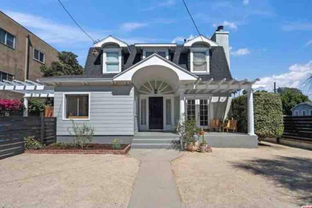 Chalet Stylish Gated 1,000sq Ft 1br + Bonus Br In Weho Private Designated Garage *