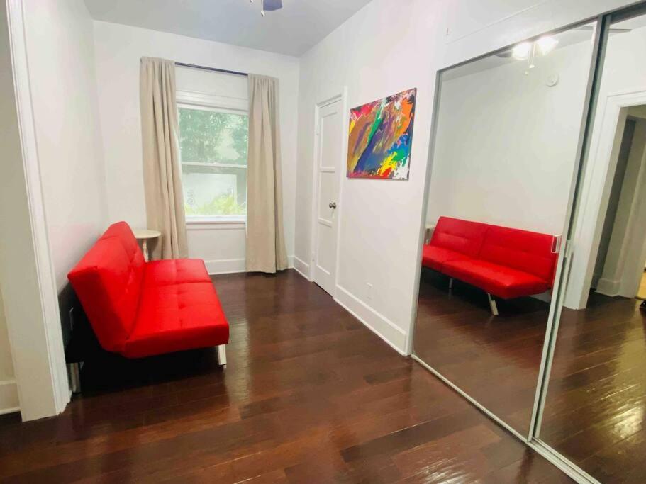 Stylish Gated 1,000sq Ft 1br + Bonus Br In Weho Private Designated Garage Chalet *