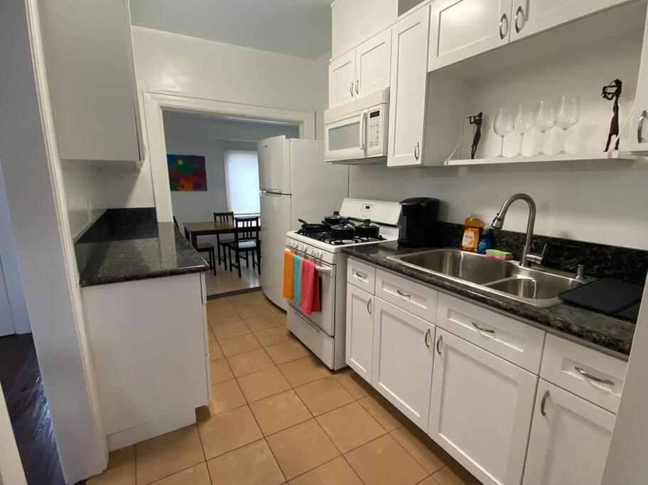 Chalet Stylish Gated 1,000sq Ft 1br + Bonus Br In Weho Private Designated Garage Los Angeles